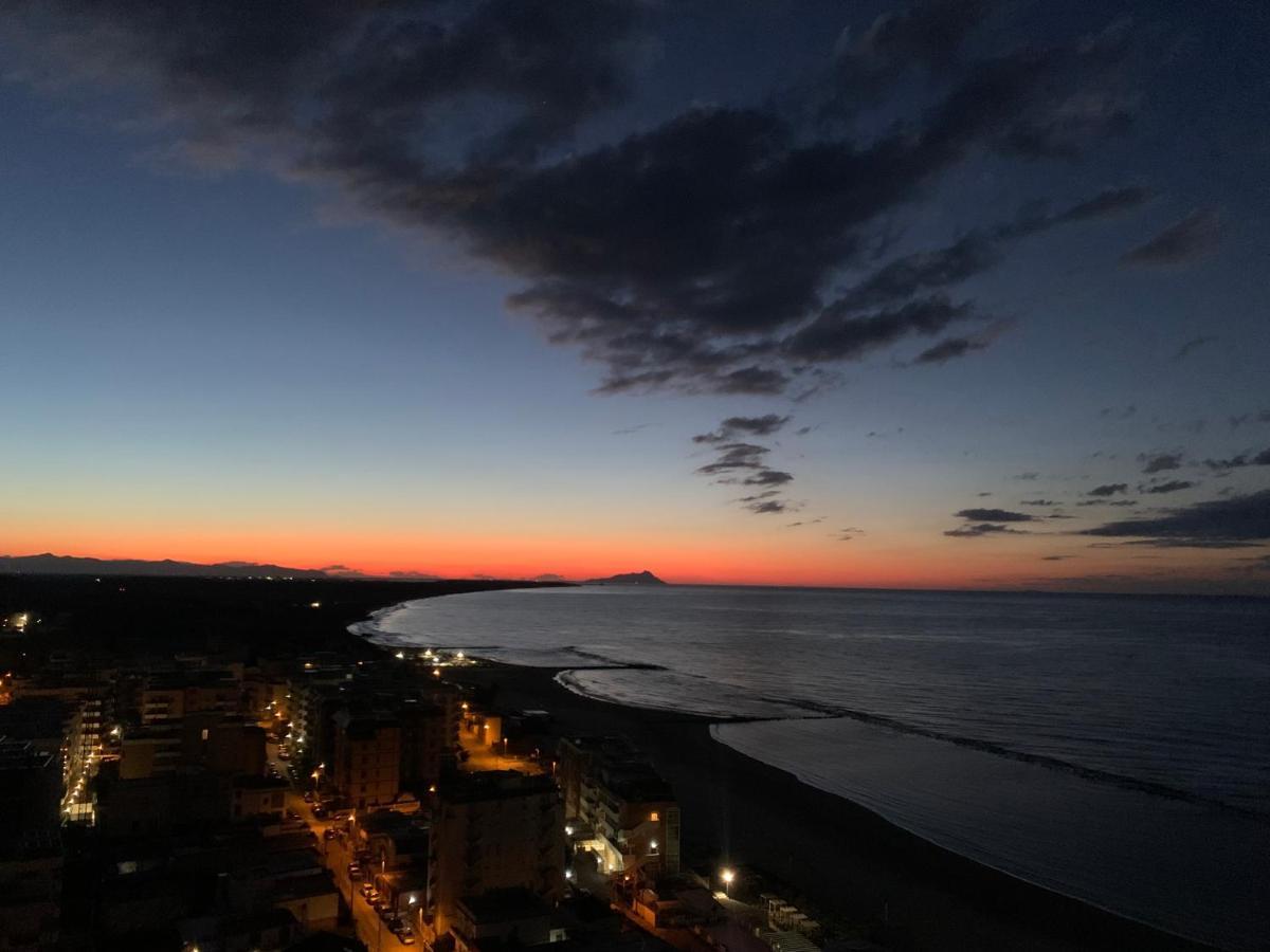 Little House Apartment Nettuno Bagian luar foto