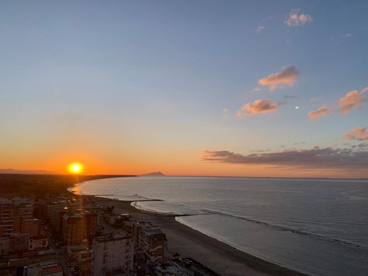Little House Apartment Nettuno Bagian luar foto
